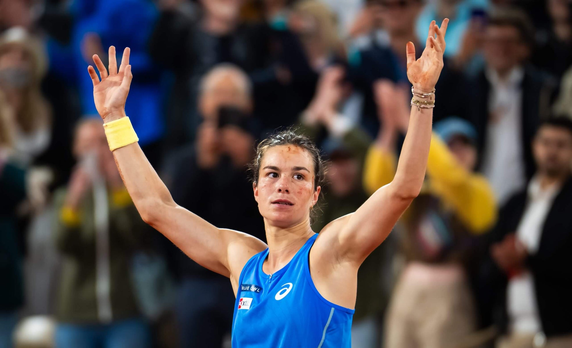 包含瑞士女子网球选手成功逆转晋级次轮的词条