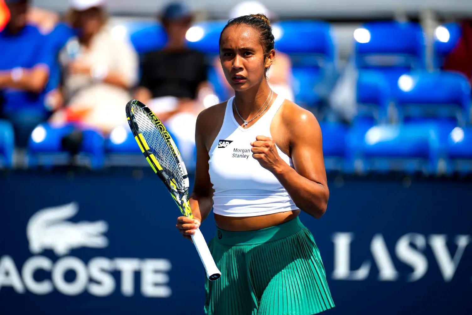 包含瑞士女子网球选手成功逆转晋级次轮的词条