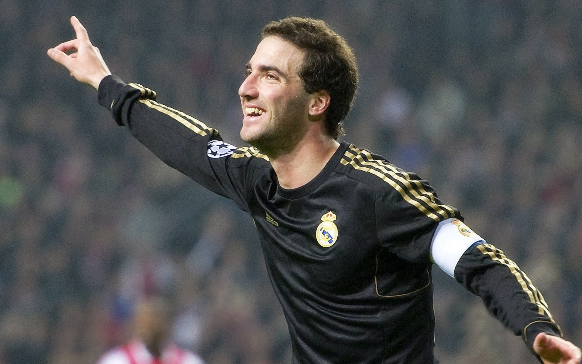 希腊防守锁死尼日利亚，苏亚雷斯惊艳四座